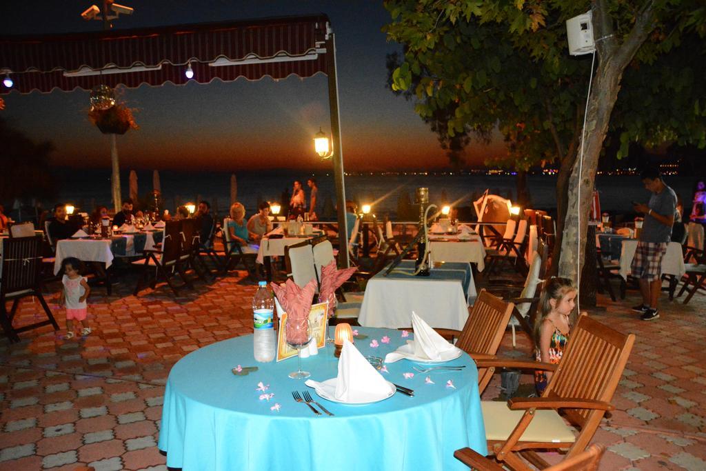 Neptun Hotel Sidé Extérieur photo