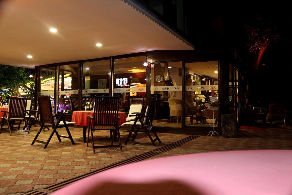 Neptun Hotel Sidé Extérieur photo